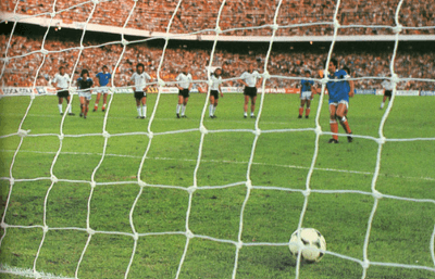 Platini con Francia penalti del 0-1 frente a Alemania Mundial 82